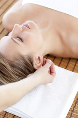 Obraz na płótnie Canvas Radiant woman having a head massage