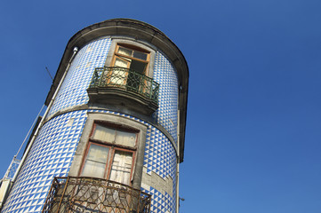 Fototapeta na wymiar old house in Porto