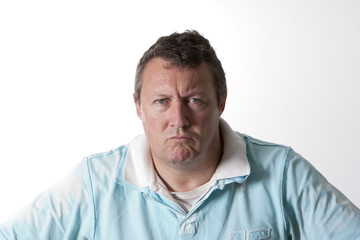 Obraz premium mężczyzna w niebieskiej koszulce polo