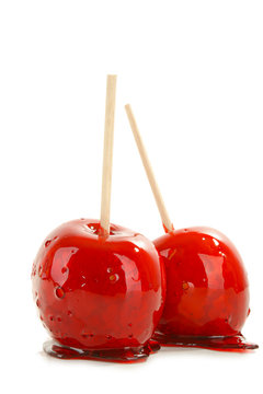 pommes d'amour sur fond blanc