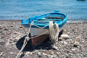 barca in riva al mare
