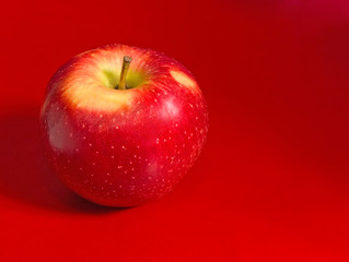 red apple
