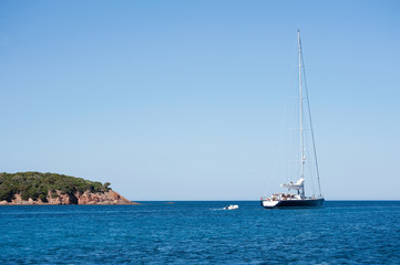Fototapeta na wymiar yacht heading towards open water