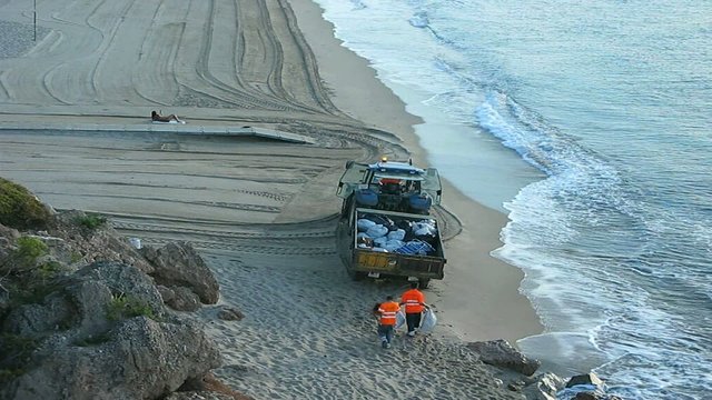 SERVICIO DE LIMPIEZA DE LA PLAYA