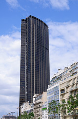 Fototapeta na wymiar Wieża Montparnasse - Paryż, Francja