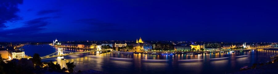 Fototapeta na wymiar Panorama Budapesztu w twighlights