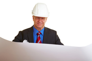 Architekt schaut Bauzeichnung an