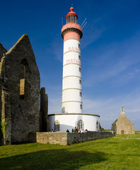 Fototapeta na wymiar lighthouse and ruin of monastery, Pointe de Saint Mathieu, Britt