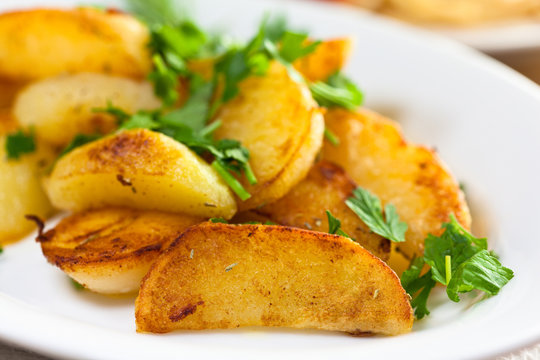 Roasted potatoes with fresh parsley