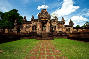 Fototapeta na wymiar temple of maungtum, thailand