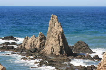 Fototapeta na wymiar Escollos frente al Cabo de Gata
