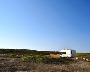 Camper impegnato su strada sterrata