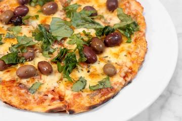 Pizza Oliven Basilikum 050810