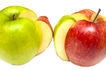 sliced of red and green apple