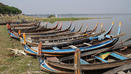Fototapeta na wymiar łodzie w Myanmarze