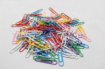 A bunch of paperclips.