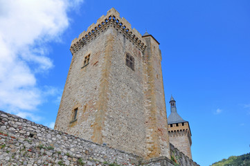 Fototapeta na wymiar tour du château de Foix