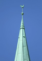 Hahn auf Kirchturmspitze