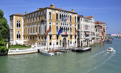 Naklejka premium Gran canal desde el puente la academia