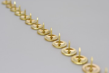 Reißzwecken gold / messing #2