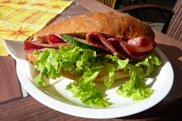 Salamibrötchen