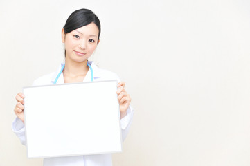 Naklejka premium japanese doctor has a blank board