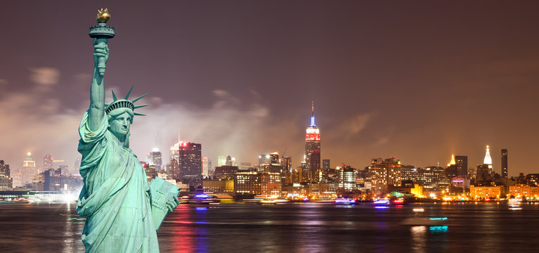Fototapeta The Statue of Liberty and New York City skylines