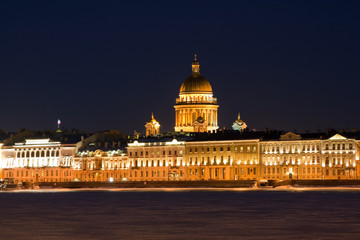 Fototapeta na wymiar Katedra w nocy Petersburg Izaaka