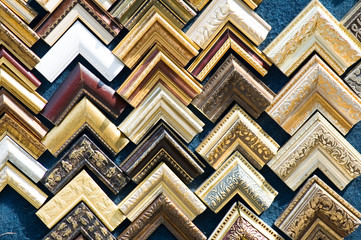 diffrent antique picture frames