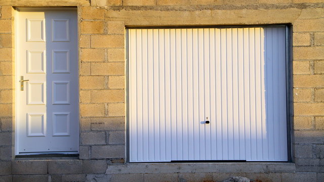 Portes d'entr&eacute;e et de garage