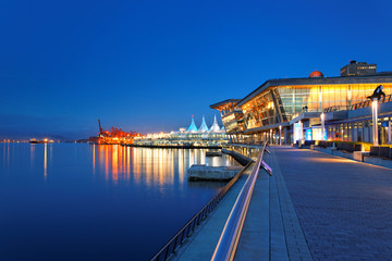Vancouver Coal Harbour mit Blick auf Canada Place - obrazy, fototapety, plakaty