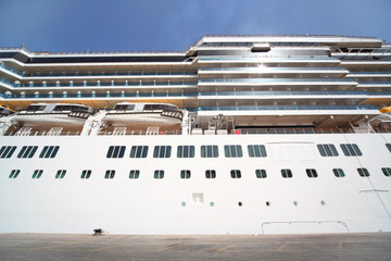 Naklejka premium large white passenger liner at dock summer day blue sky