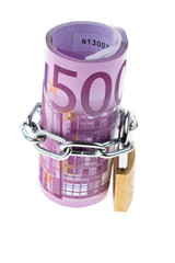 Euro Geldschein abgeschlossen mit einer Kette