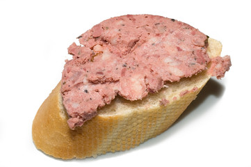 Grobe Leberwurst auf Baguette-Scheibe
