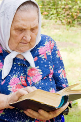 The old woman with the bible