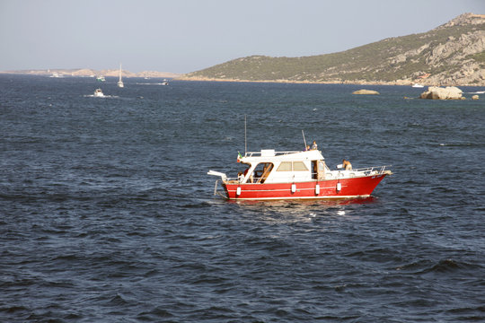 Petit bateau &agrave; moteur, La Maddalena