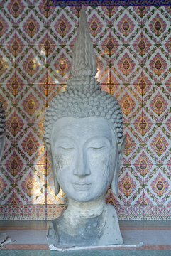 the statue head of buddha image in thai temple