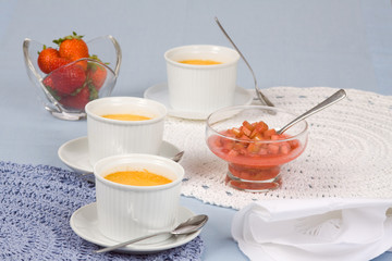 Crème Brûlée mit Obst