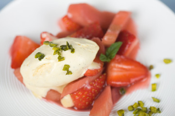 Vanilleeis mit Pistazien