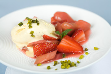 Erdbeer mit Pistazie