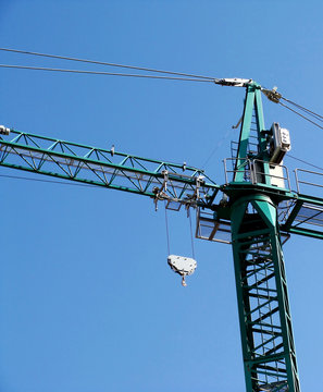 Motor y enganche de grua de construccion