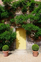 Fototapeta na wymiar Carrouges zamek drzwi