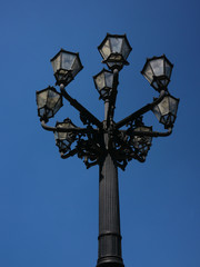 Fototapeta na wymiar starych latarni ulicznych z nieba
