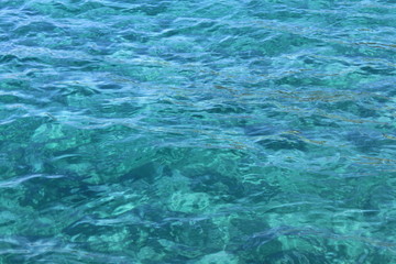Türkisblaues Wasser des Mittelmeers