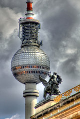 Fototapeta na wymiar Berlin wieża telewizyjna hdr