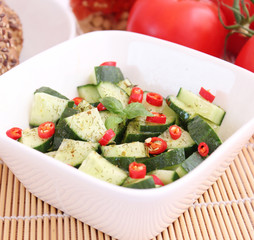 Gurkensalat mit Chili