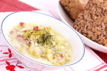Kohlsuppe mit Speck