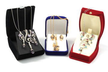 Shopping for gold jewelry