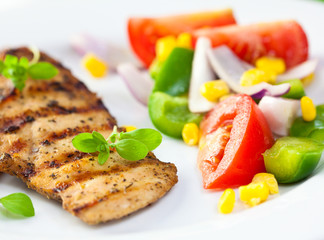 Grilled chicken breast with fresh vegetables