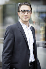Fototapeta premium Business Mann vor dem Fenster
